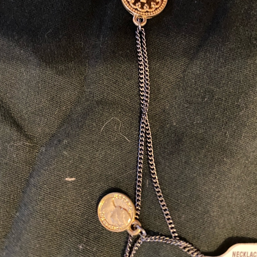 Necklaces - Picture 3 of 6